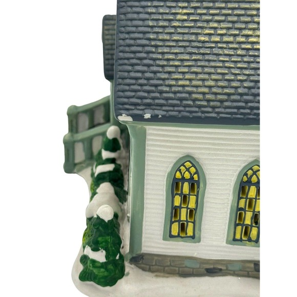 Santa's Workbench Cedar Valley Chapel Lighted Building Towne Series Christmas - Picture 10 of 11